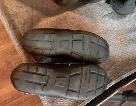 Natralizer slip on black flats with zippers. Very comfortable!!Good condition! - Picture 4 of 4